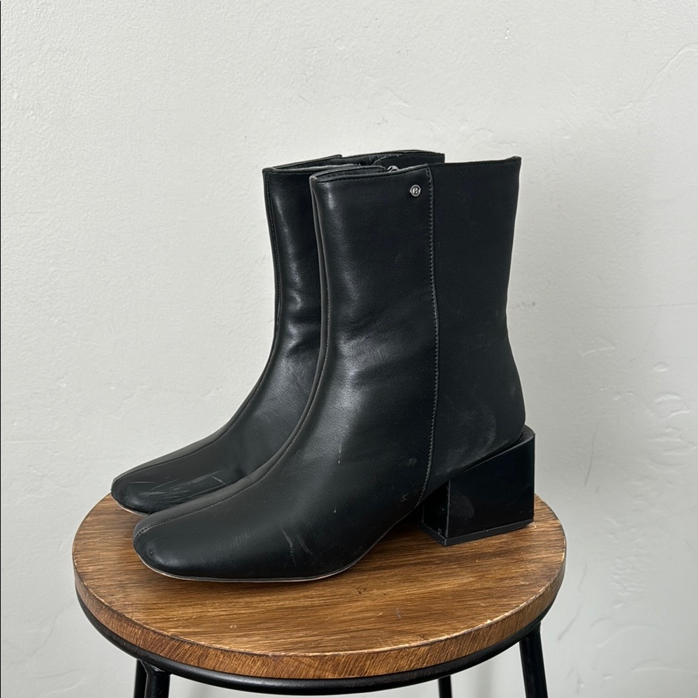 Halston Black Leather Ankle Block Heel Boots Women’s Size 8